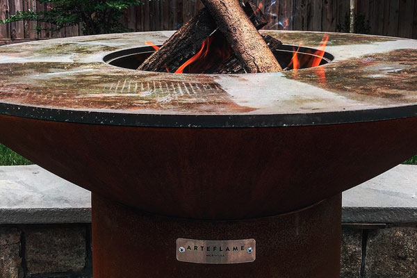 arteflame classic grill with wood fire in center