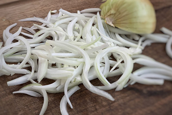 steak-quesadilla-recipe-ingredient-sliced-onions