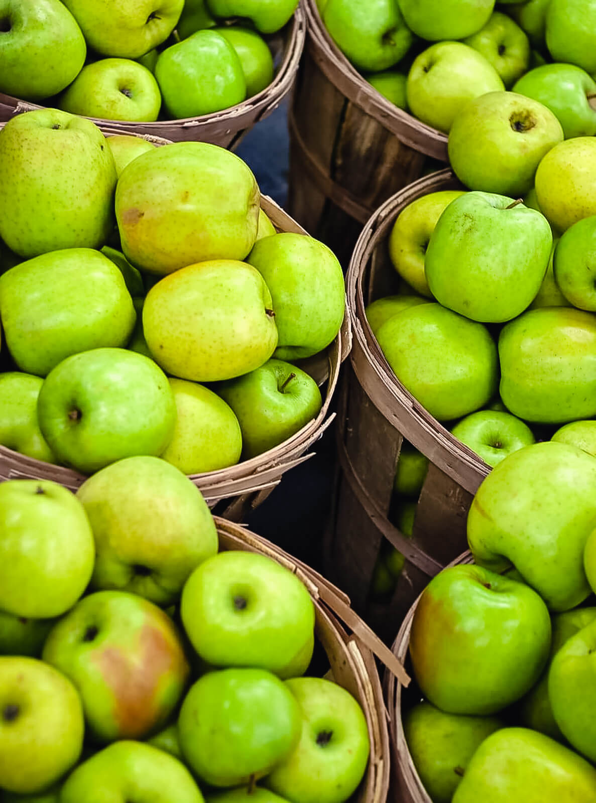 baskets of granny smith apples for glazed grilled pork chops