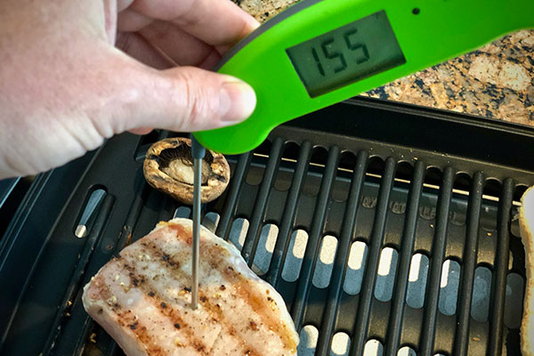 Measuring internal meat temperature cooked on the Delonghi Perfecto Indoor Grill