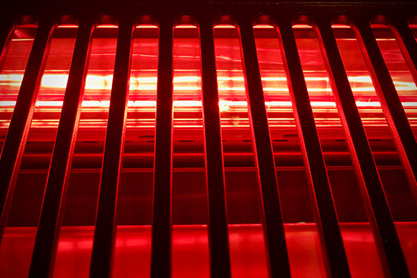 Light source beneath grate on Tenergy Indoor infrared Grill