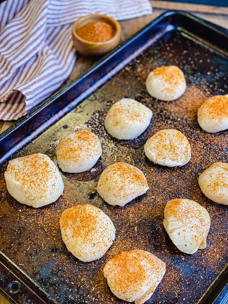 scallops seasoned and ready for cooking