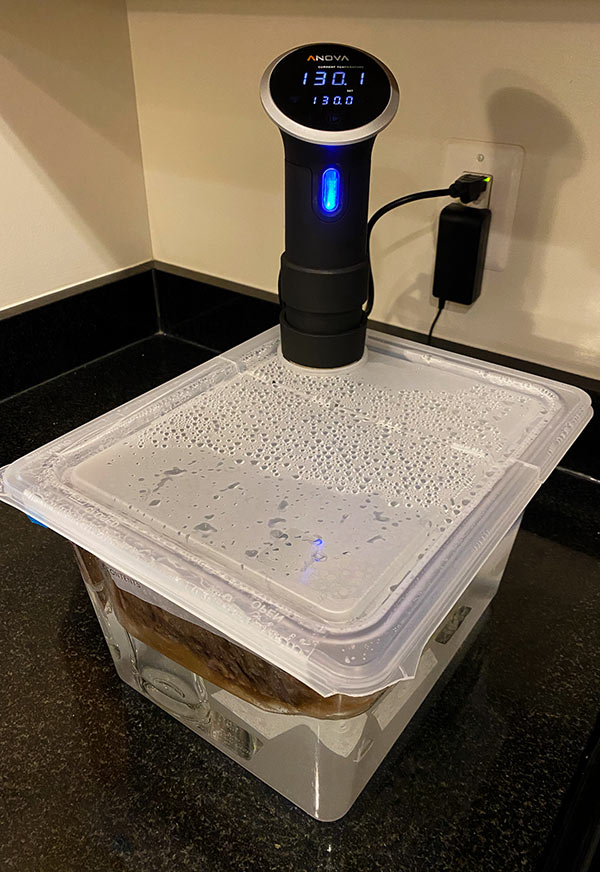 Sous vide bath for skirt steaks