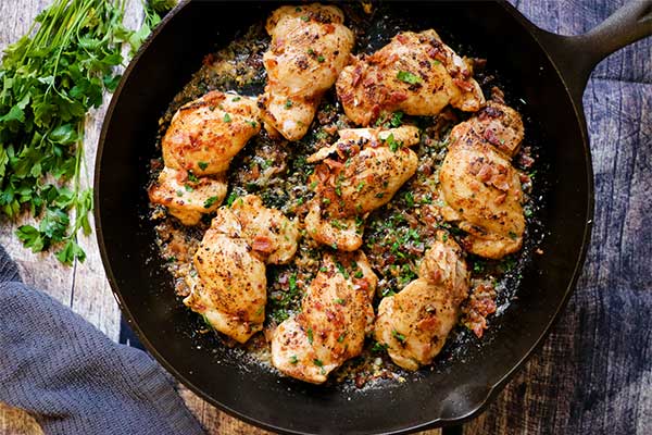 Garlic-Parmesan-and-Bacon-Chicken-Thighs-Feature-Image Garlic Parmesan and Bacon Chicken Thighs ready to serve