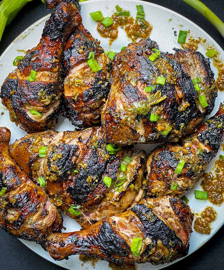 overhead shot of a plate of chicken