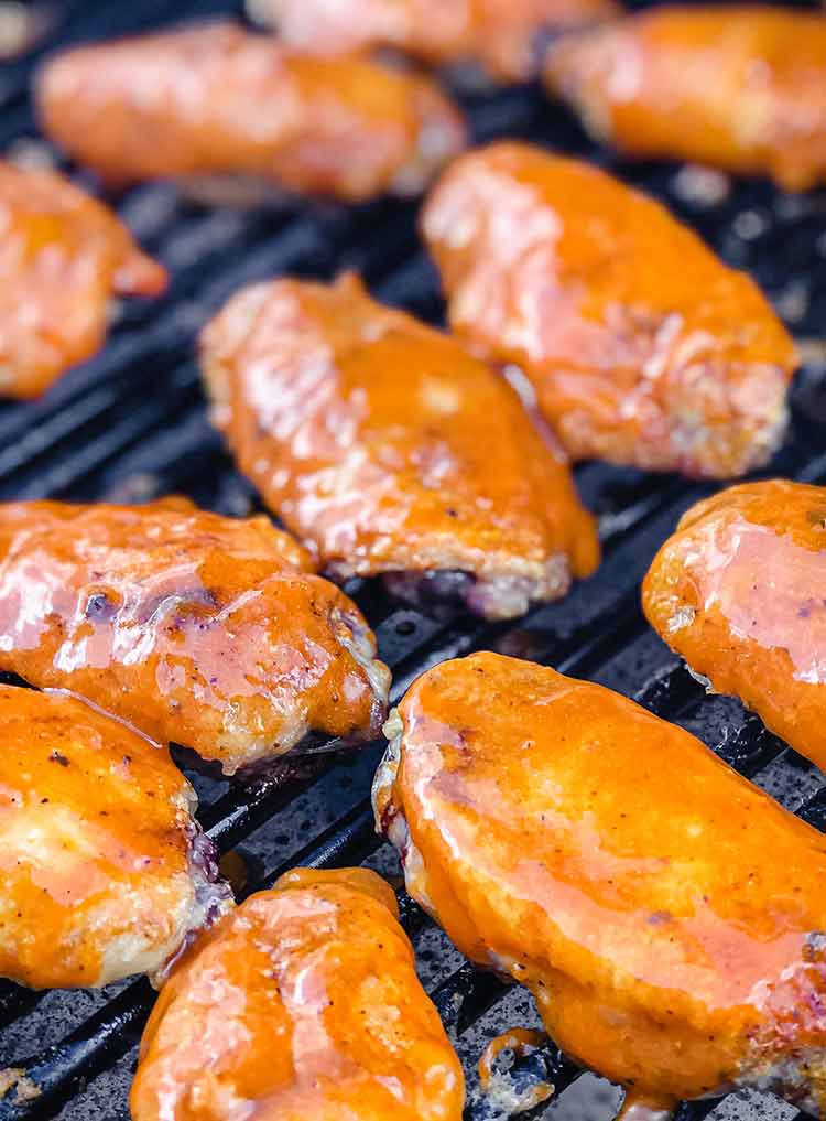 buffalo wings on a grill