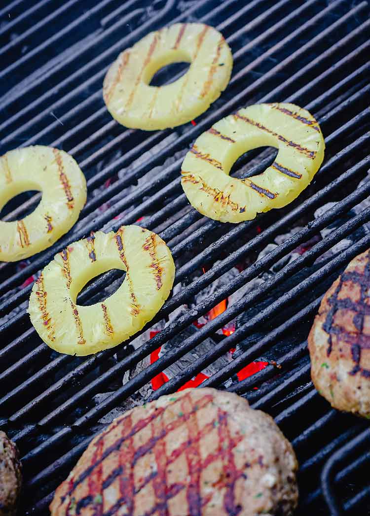 Juicy Grilled Turkey Burgers - Lana's Cooking