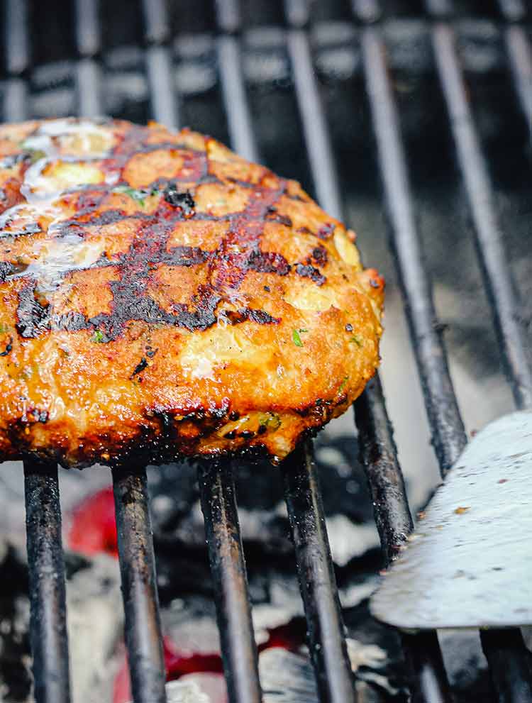 Juicy Grilled Turkey Burgers - Lana's Cooking