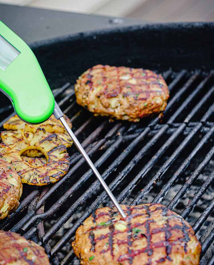 measuring temperature of burger while grlling