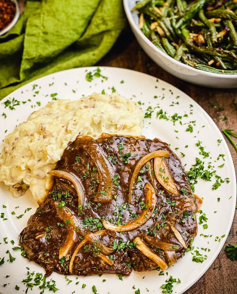 cube steak with mashed potatoes and green beans