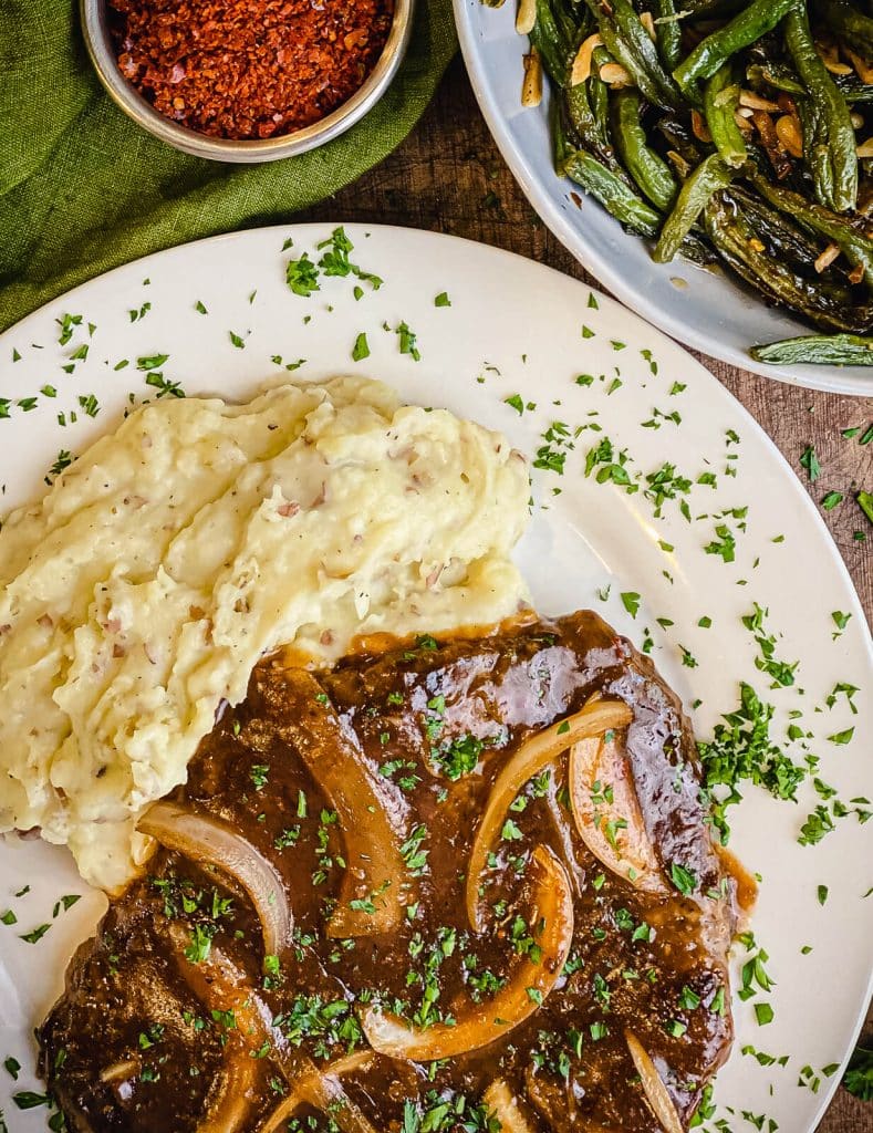 cube steak with mashed potatoes and green beans