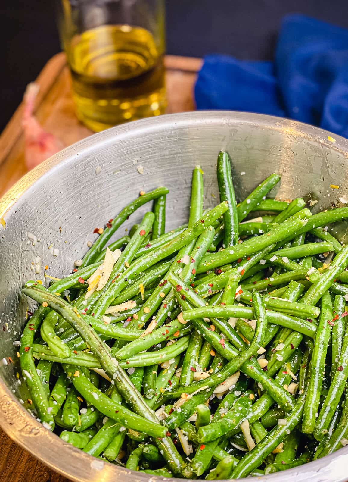 roasted green bean ingredients mixed together in a mixing bowl
