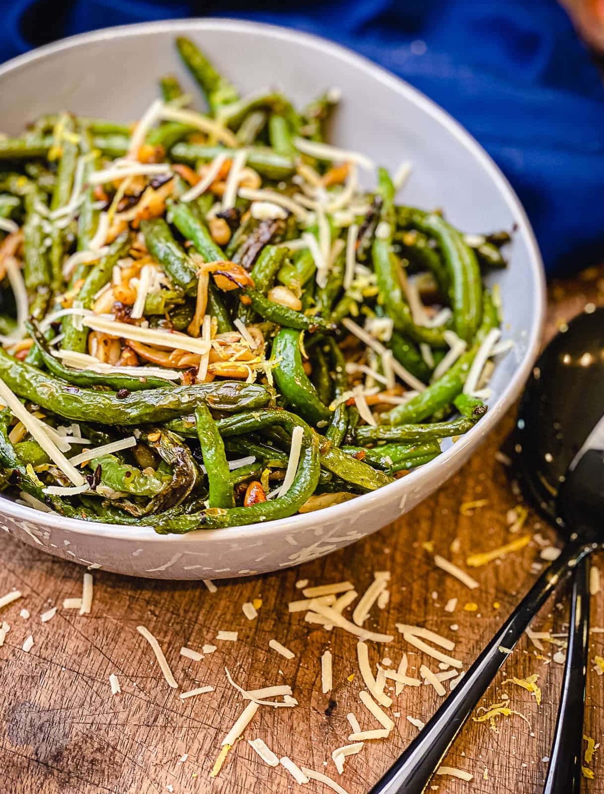 roasted green beans in a serving bowl
