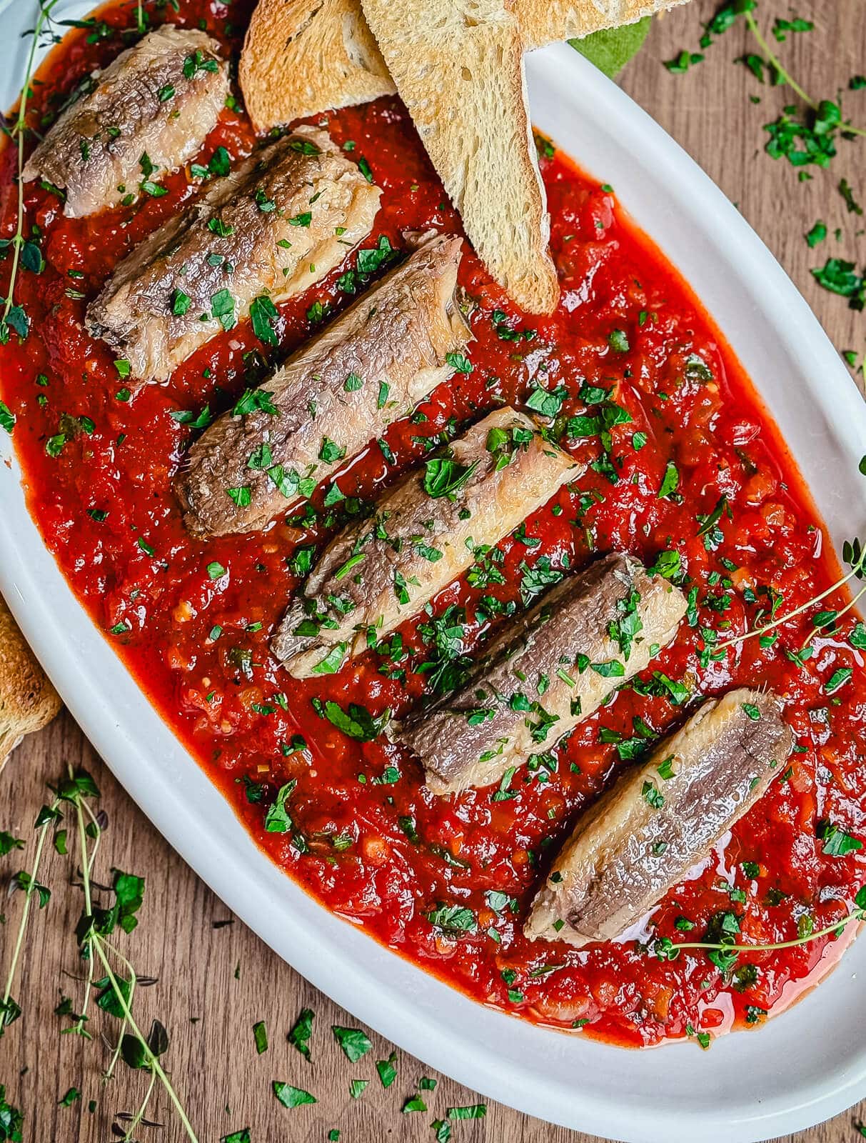 sardines fra diavolo on a white platter